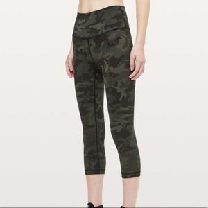 Wunder Under 21” Camo Crop - Size 2